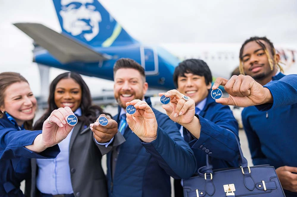 Alaska Airlines вводит гендерно-нейтральную политику в отношении униформы