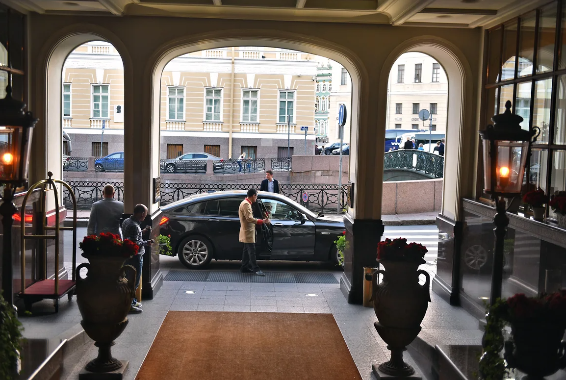 Kempinski выселяется с Мойки. Гостиница у Дворцовой площади сменила название