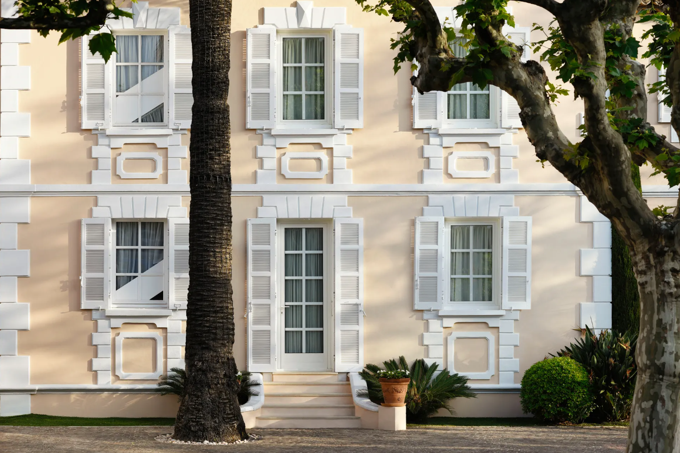 Condé Nast Traveler: французский отель Cheval Blanc St-Tropez назвали лучшим в мире 