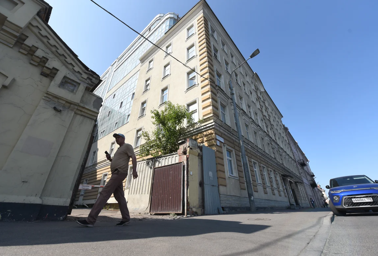 «Олимп» возвысится над Синопской. Офисное здание в центре города могут переделать под апартаменты