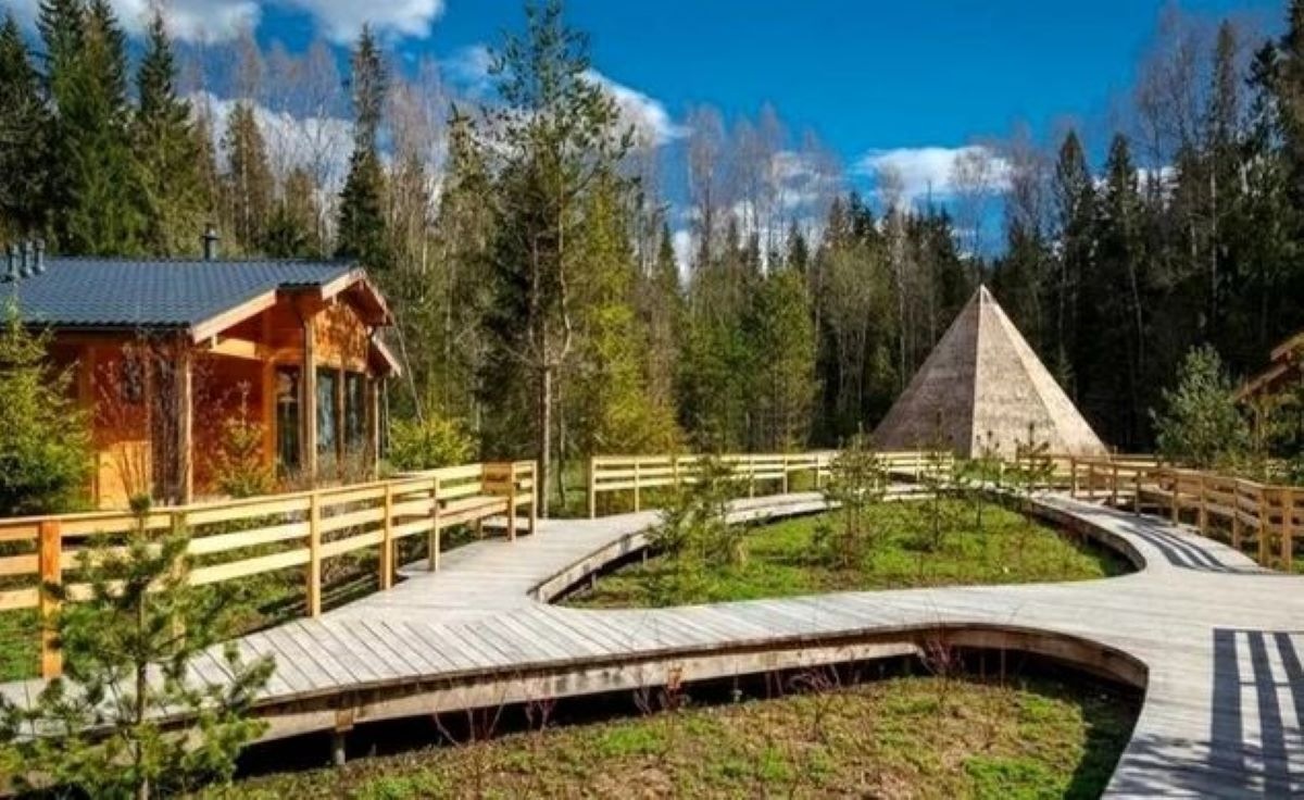 Первую очередь отеля «Белая Струга» в Псковской области откроют осенью 2027 года