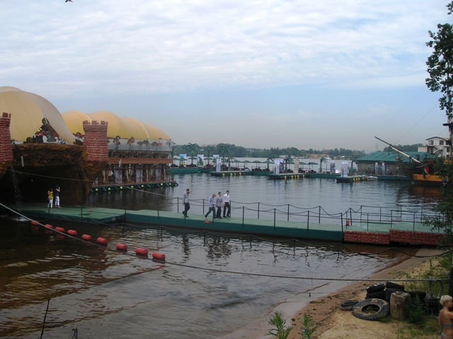 Этим летом в Подмосковье появился гостиничный комплекс на воде