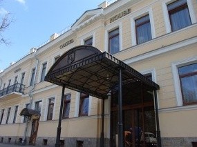В Петербурге продают гостиницу в Гатчине